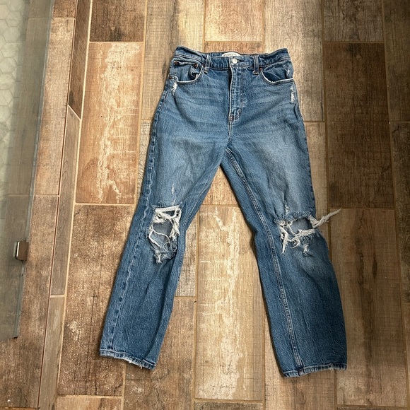 Abercrombie & Fitch Curve Love The 90s Straight
Ultra High Rise Jean Destroyed - Picture 7 of 9